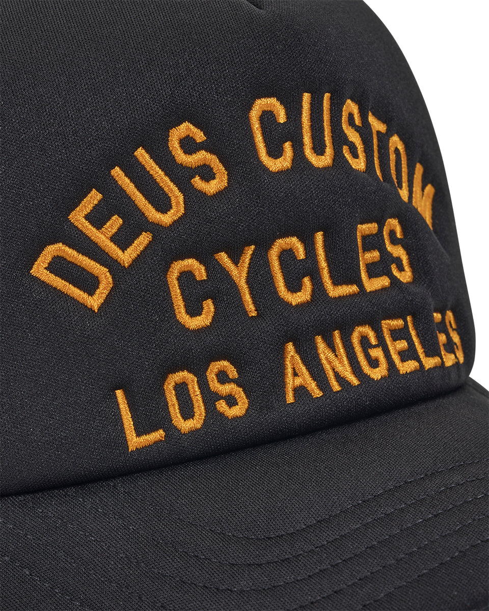 Gorra Trucker Deus Citadel - Color Blanco Sucio, Ajustable, De Algodón Y Nylon