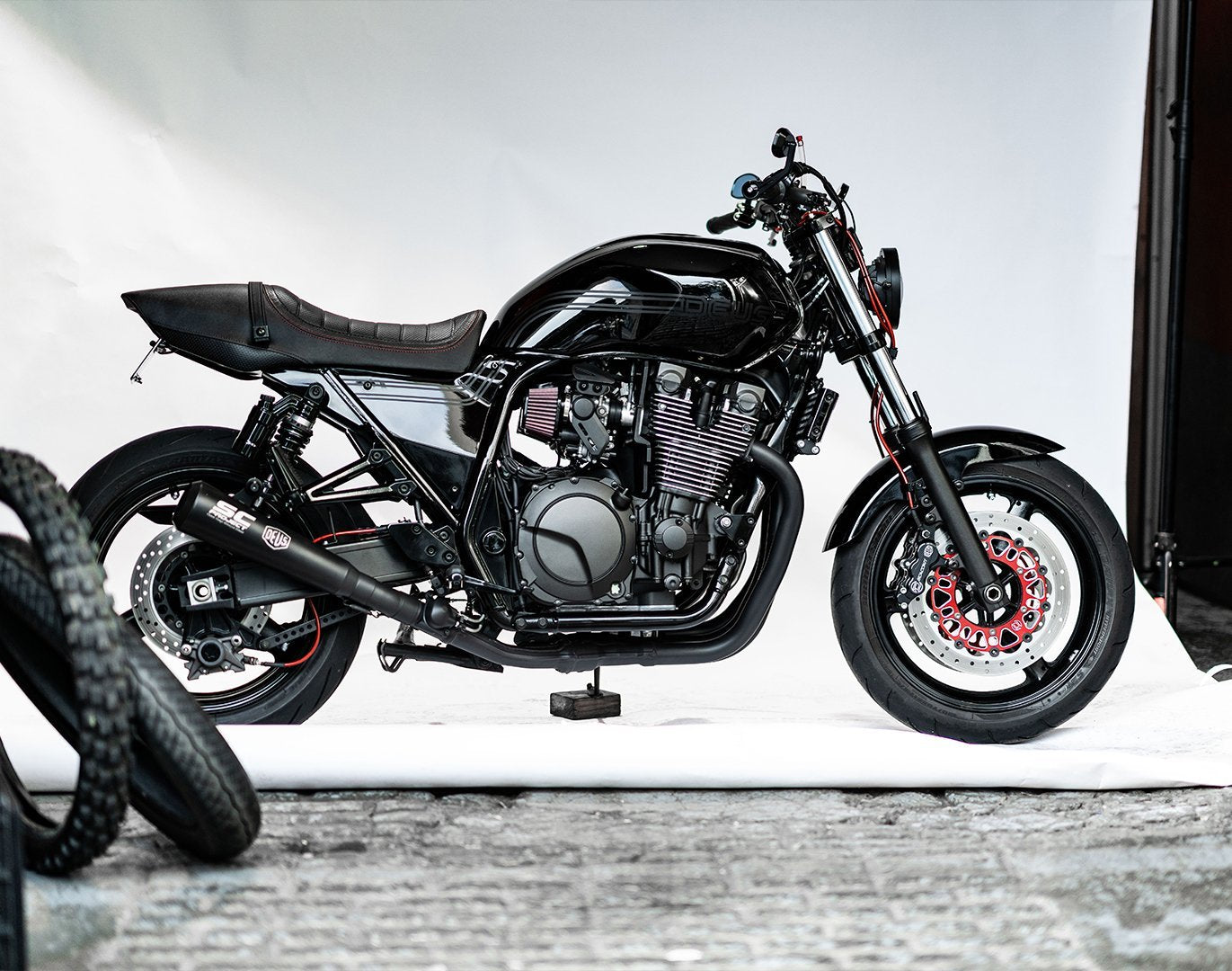 Salé XJR1300 – Deus Ex Machina Australia Salé XJR1300 – Deus Ex Machina Australia
