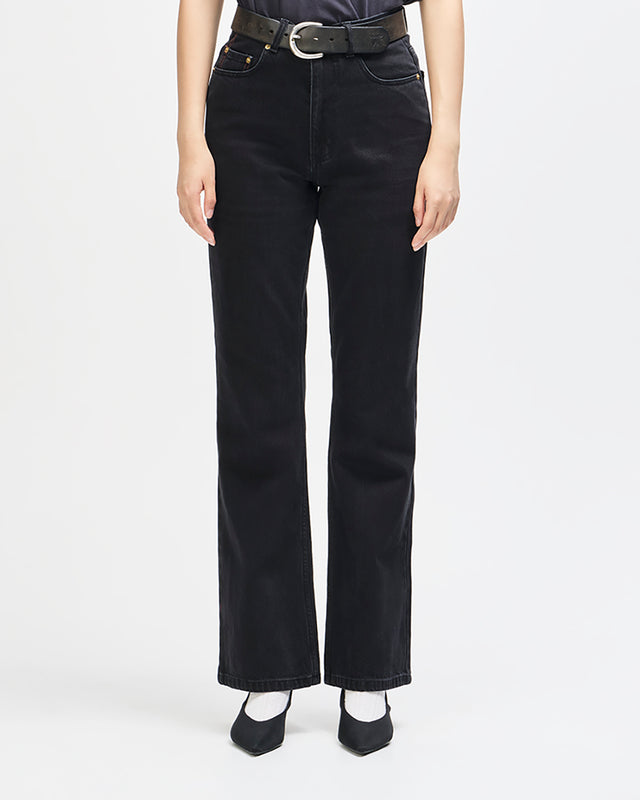 Curve Line Bootcut Jean - Washed Black
