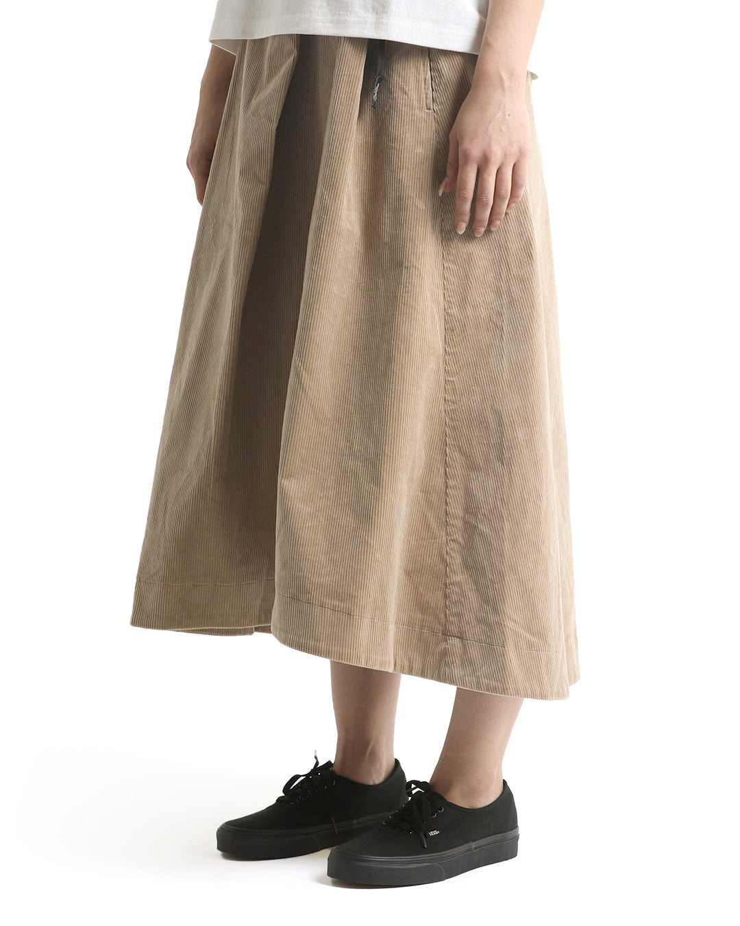 Talecut Skirt - Beige|Model